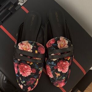 Francesca's Collections Black Floral Loafers